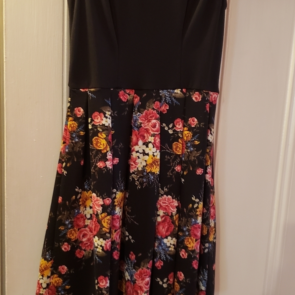 Dres - Picture 3 of 3